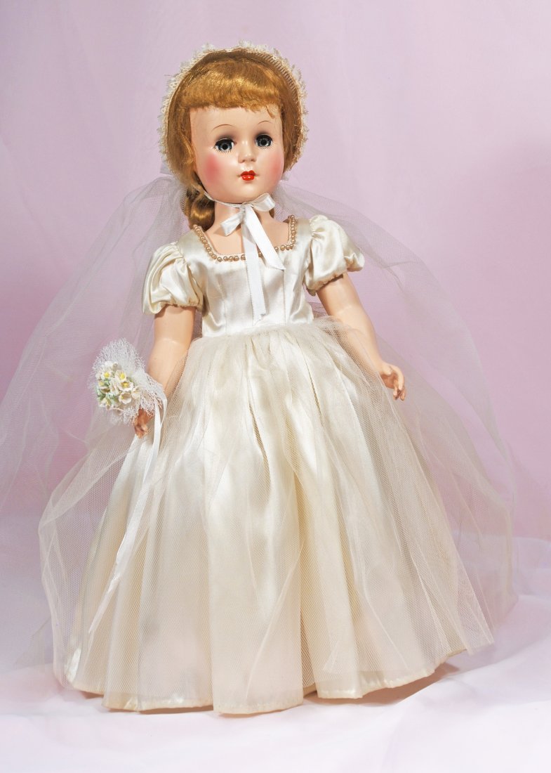 STYLE SHOW BRIDE IN SATIN GOWN (1 of 1)