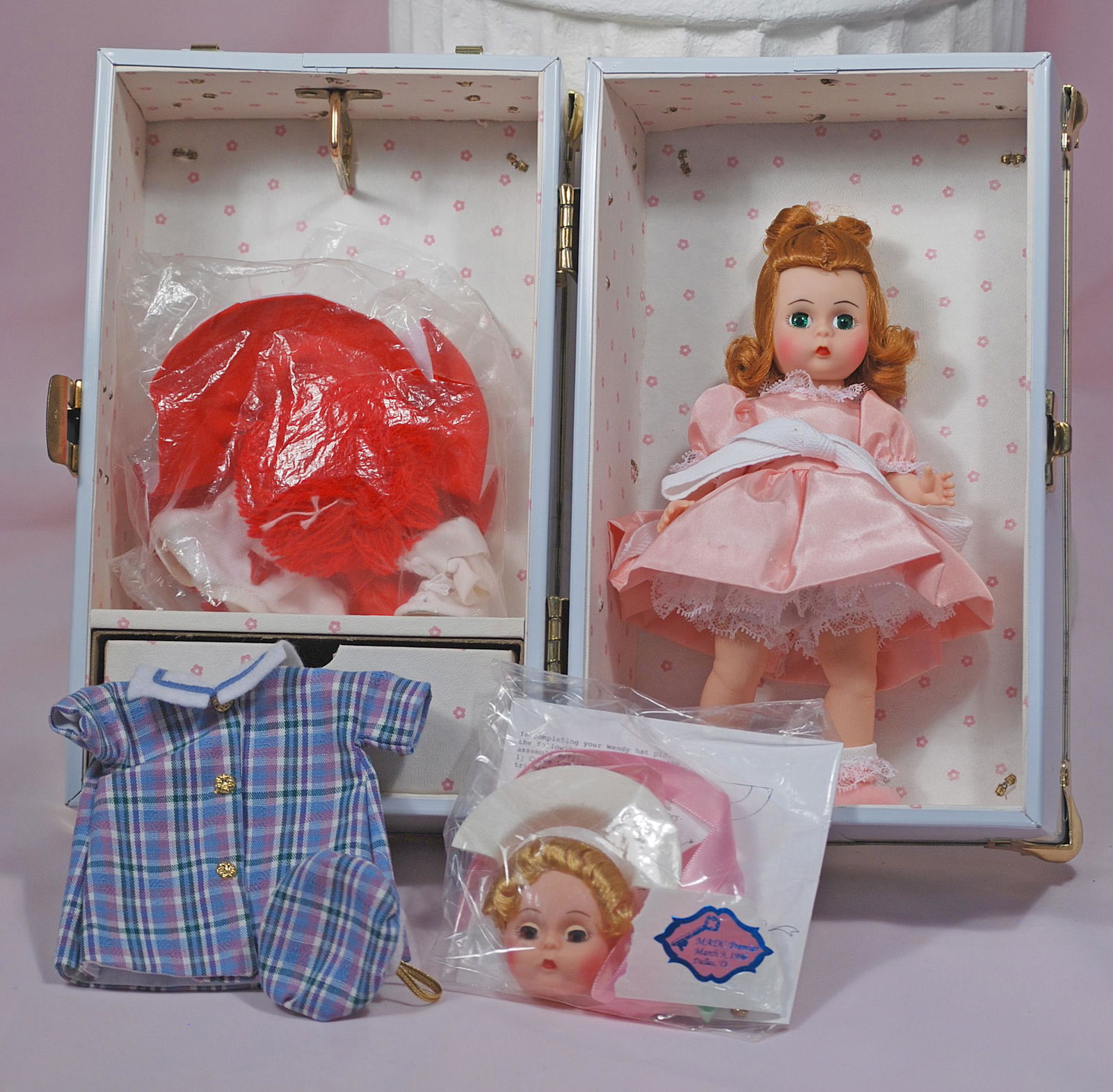 MADAME ALEXANDER 1996 DOLL CLUB "WENDY STARTS HER TRAVE (1 of 1)