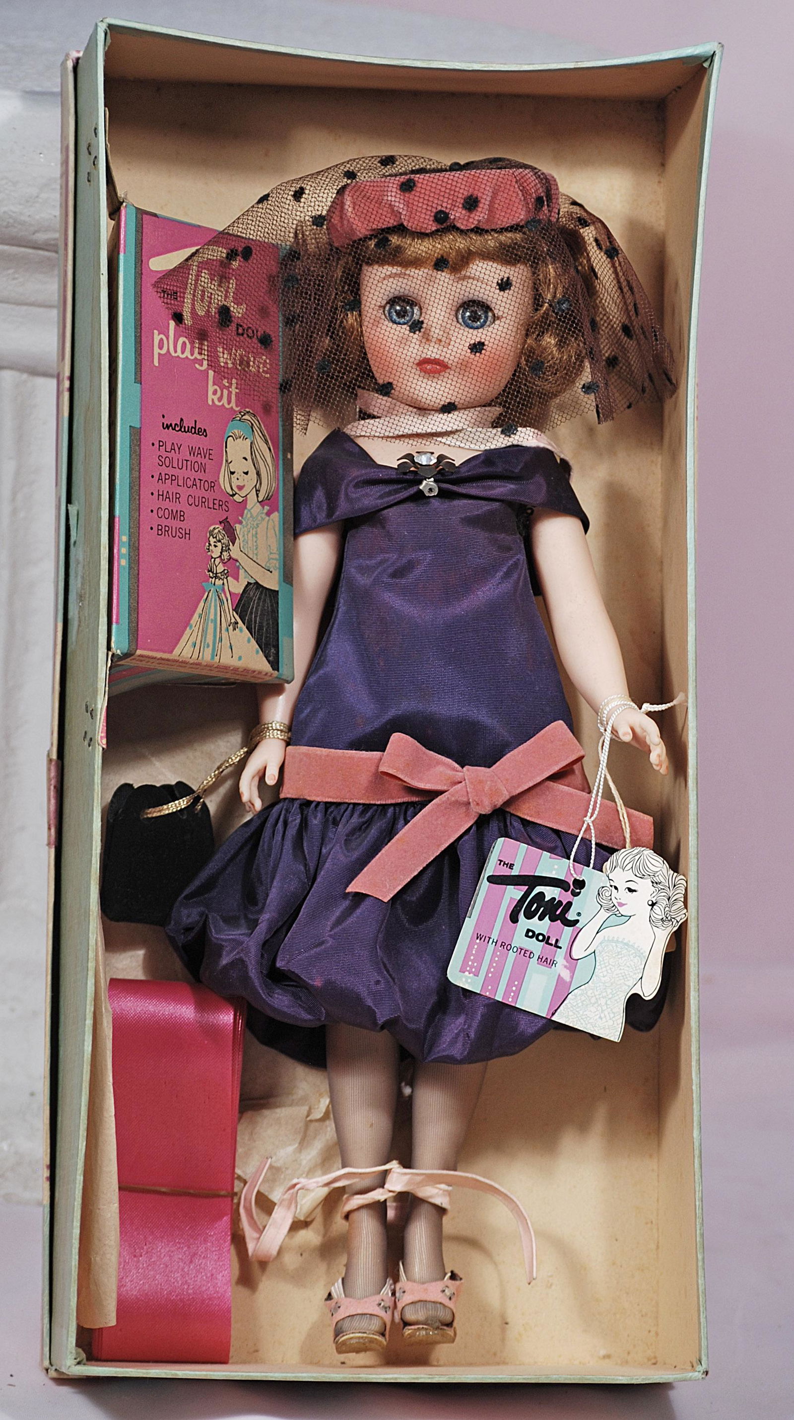 AMERICAN CHARACTER "TONI" IN ORIGINAL BOX WITH PLAY (1 of 1)