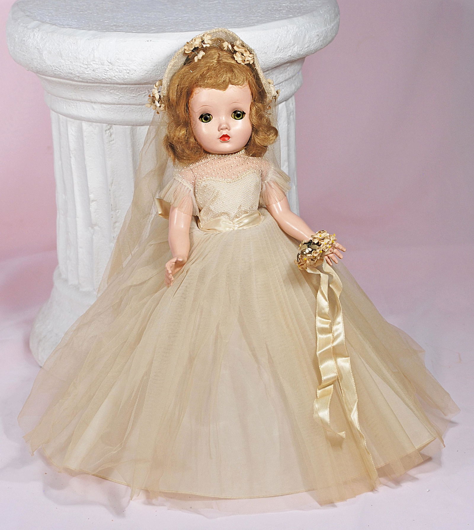 ALEXANDER HARD PLASTIC WENDY BRIDE (1 of 1)