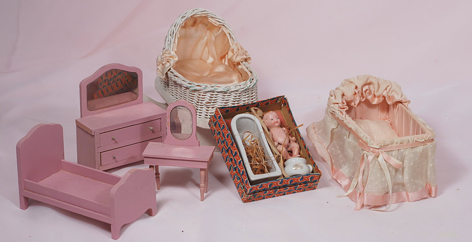 DOLL ACCESSORY ITEMS (1 of 1)