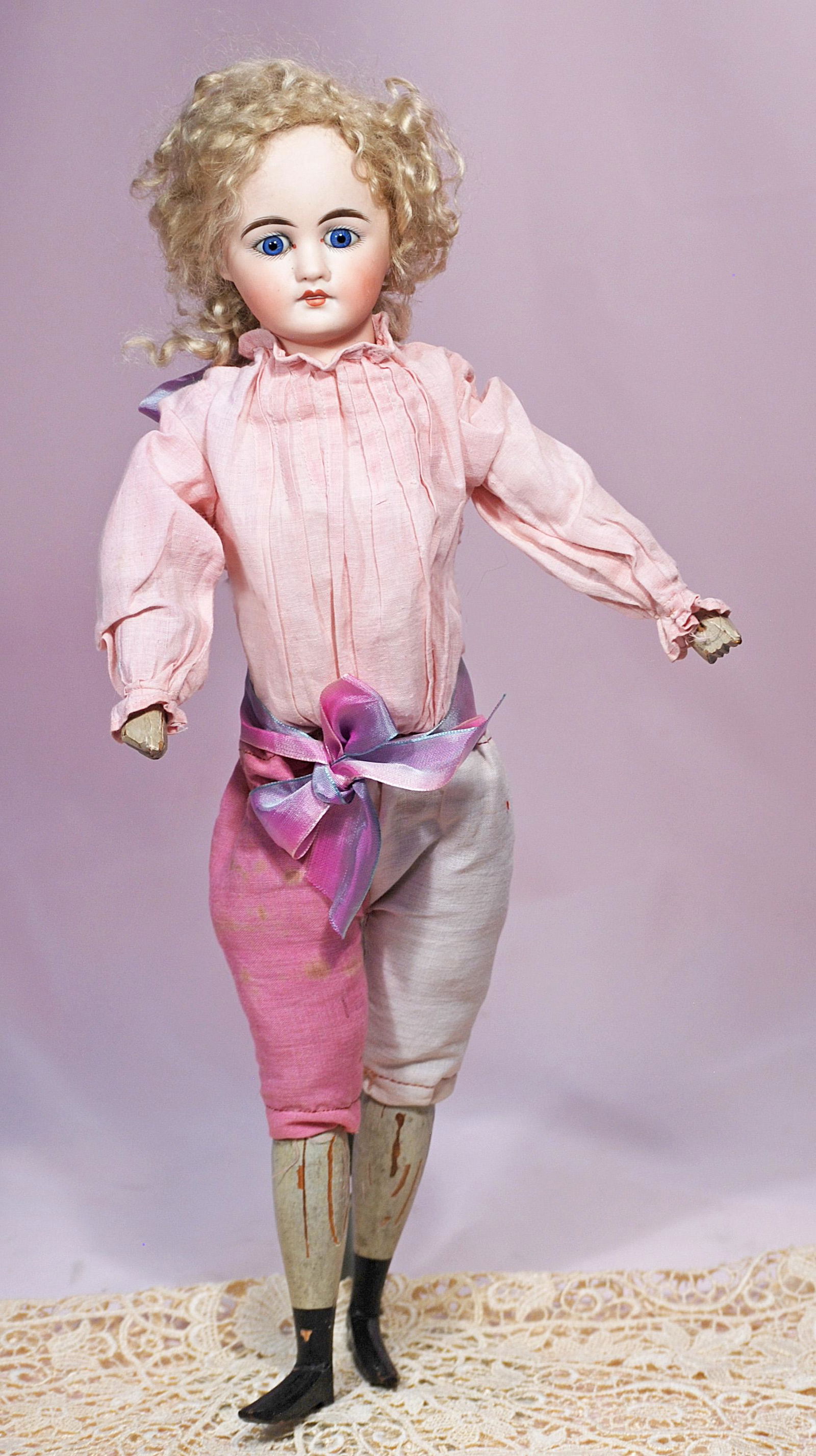 SONNEBERG BISQUE DOLL WITH BELLOWS FOR CLAPPING HANDS (1 of 2)