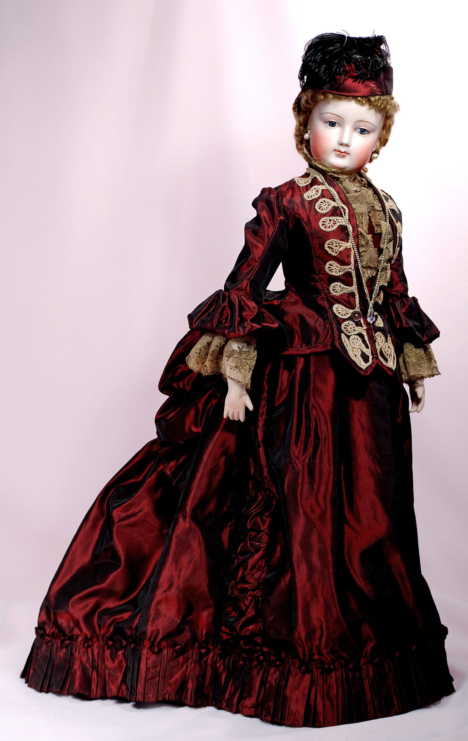 LARGE FRENCH BISQUE POUPEE (1 of 2)