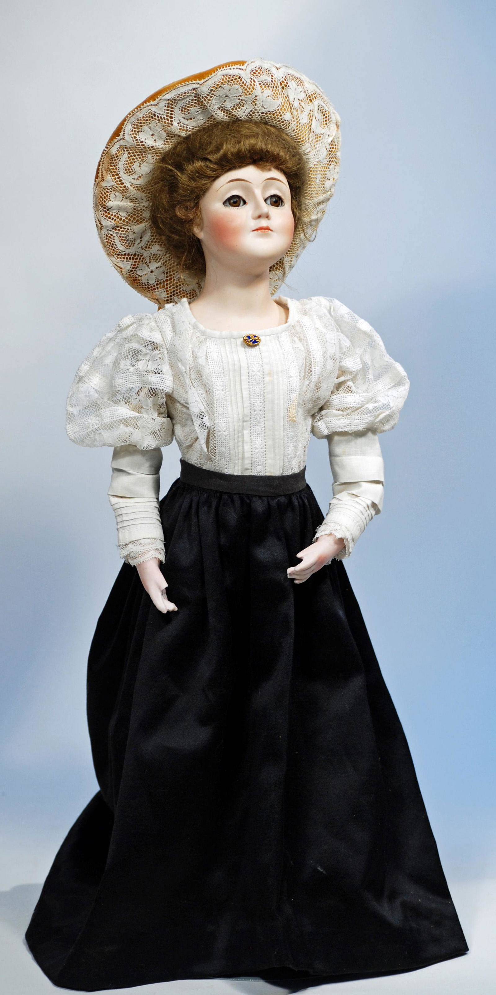 LOVELY GERMAN BISQUE “GIBSON GIRL” LADY BY KESTNER (1 of 2)