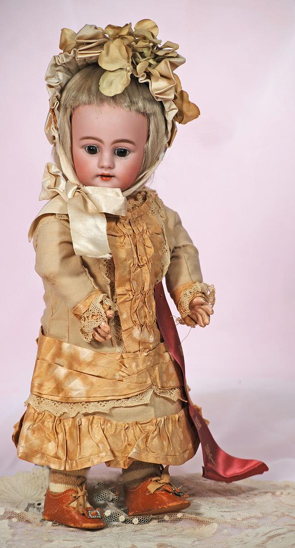 GERMAN BISQUE CHILD BY SIMON & HALBIG: GERMAN BISQUE CHILD BY SIMON & HALBIG. Marks: S 5 ½ H, 1009 Dep. 13”. Bisque socket head, stationary brown glass eyes, painted lashes, feathered brows, pierced ears, open mouth, upper teeth, blonde