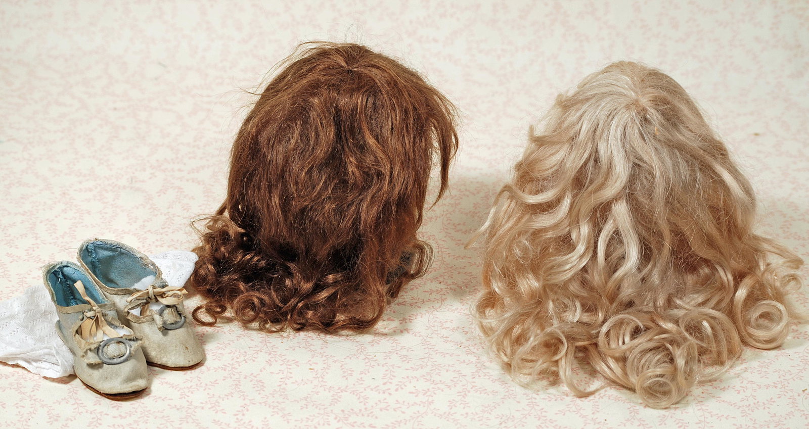 TWO DOLL WIGS AND PAIR OF DOLL SHOES (1 of 1)
