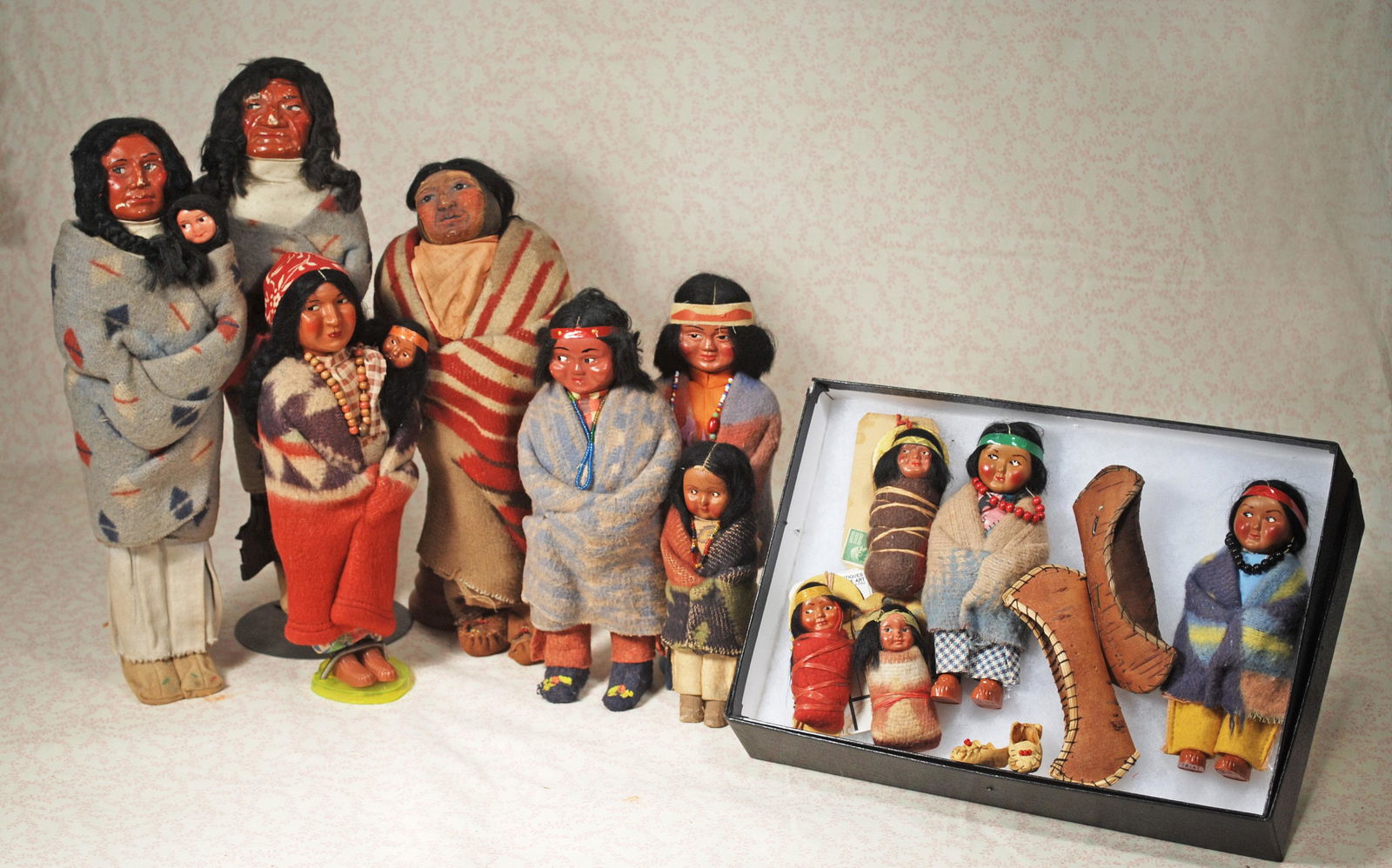 GROUP OF NATIVE AMERICAN DOLLS – SKOOKUMS AND OTHERS (1 of 1)