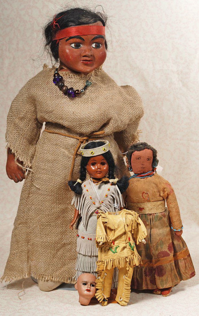 GROUP OF NATIVE AMERICAN DOLLS (1 of 1)