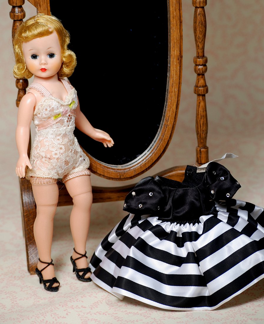 ALEXANDER CISSETTE IN CHEMISE WITH NEWER OUTFIT: 116. ALEXANDER CISSETTE IN CHEMISE WITH NEWER OUTFIT. 10Â”. Hard plastic socket head, jointed lady body with bend knees, blonde hair, lace chemise, newer high heel shoes and tagged Cissette dress a