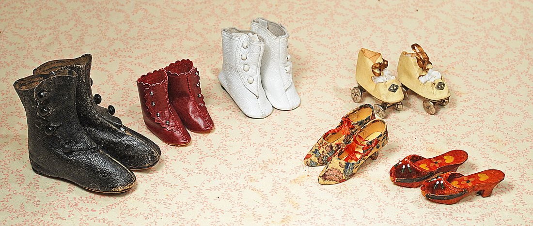 ASSORTED DOLL SHOES & BOOTS: 315.ASSORTED DOLL SHOES AND BOOTS. Includes:two pair of 2 ¼” L. high-heel shoes; 2” pair maroon leather boots; 2 ¾” pair white leather boots; 2 ¾” pair of slender-shaped black leather boots