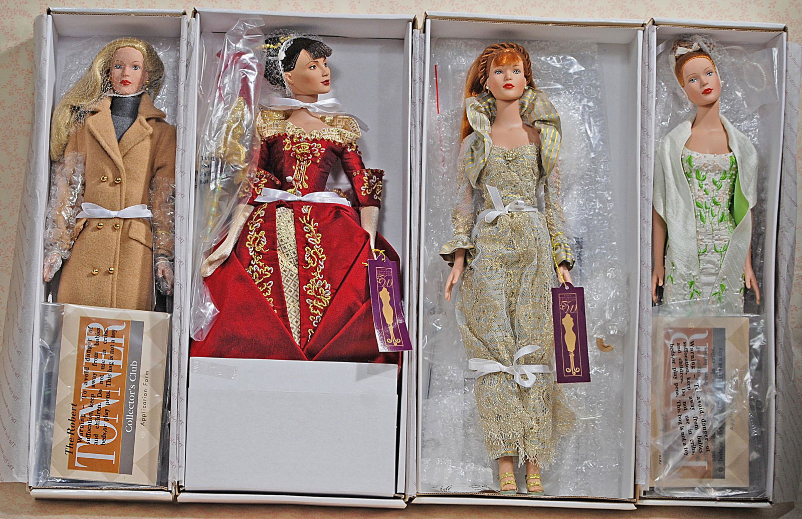FOUR ROBERT TONNER TYLER WENTWORTH DOLLS.: FOUR ROBERT TONNER TYLER WENTWORTH DOLLS. C’est sie bon Masquerade doll; Party of the Season; Chicago Sophisticate for UFDC; Casual Luxury. Mint-in-box.