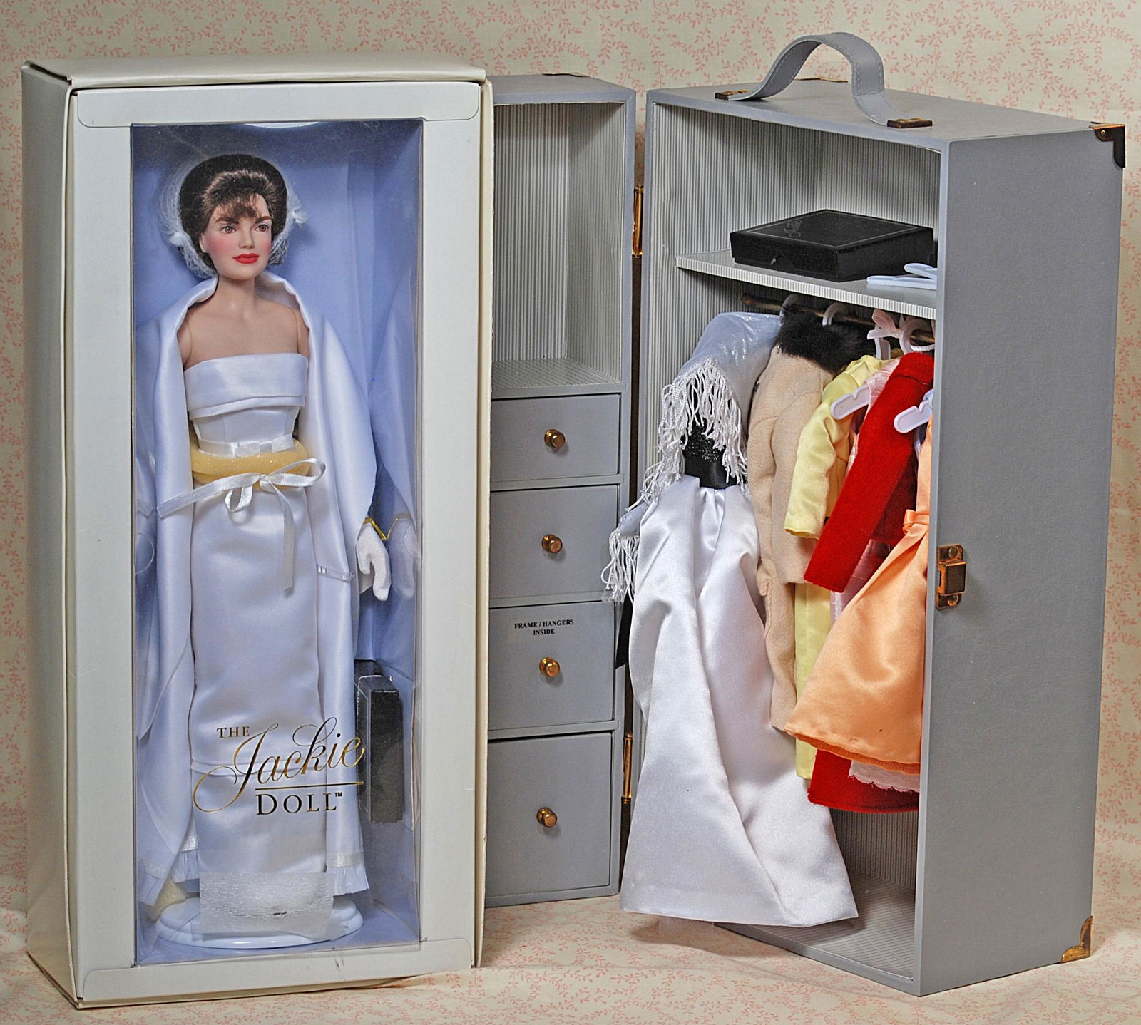 THE JACKIE DOLL WITH WARDROBE TRUNK SET.: THE JACKIE DOLL WITH WARDROBE TRUNK SET. 16" portrait doll by Franklin Mint with trunk and wardrobe set. Mint-in-box.
