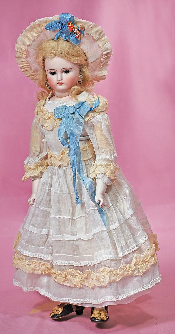 PRETTY GERMAN BISQUE FASHION DOLL ATTRIBUTED TO KLING. (1 of 2)