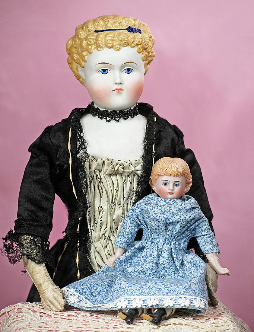 GERMAN BISQUE PARIAN LADY WITH CAFE AU LAIT HAIR. (1 of 3)