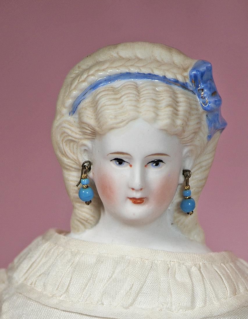 GERMAN BISQUE LADY WITH SCULPTED HAIR AND BLUE HAIR (1 of 3)