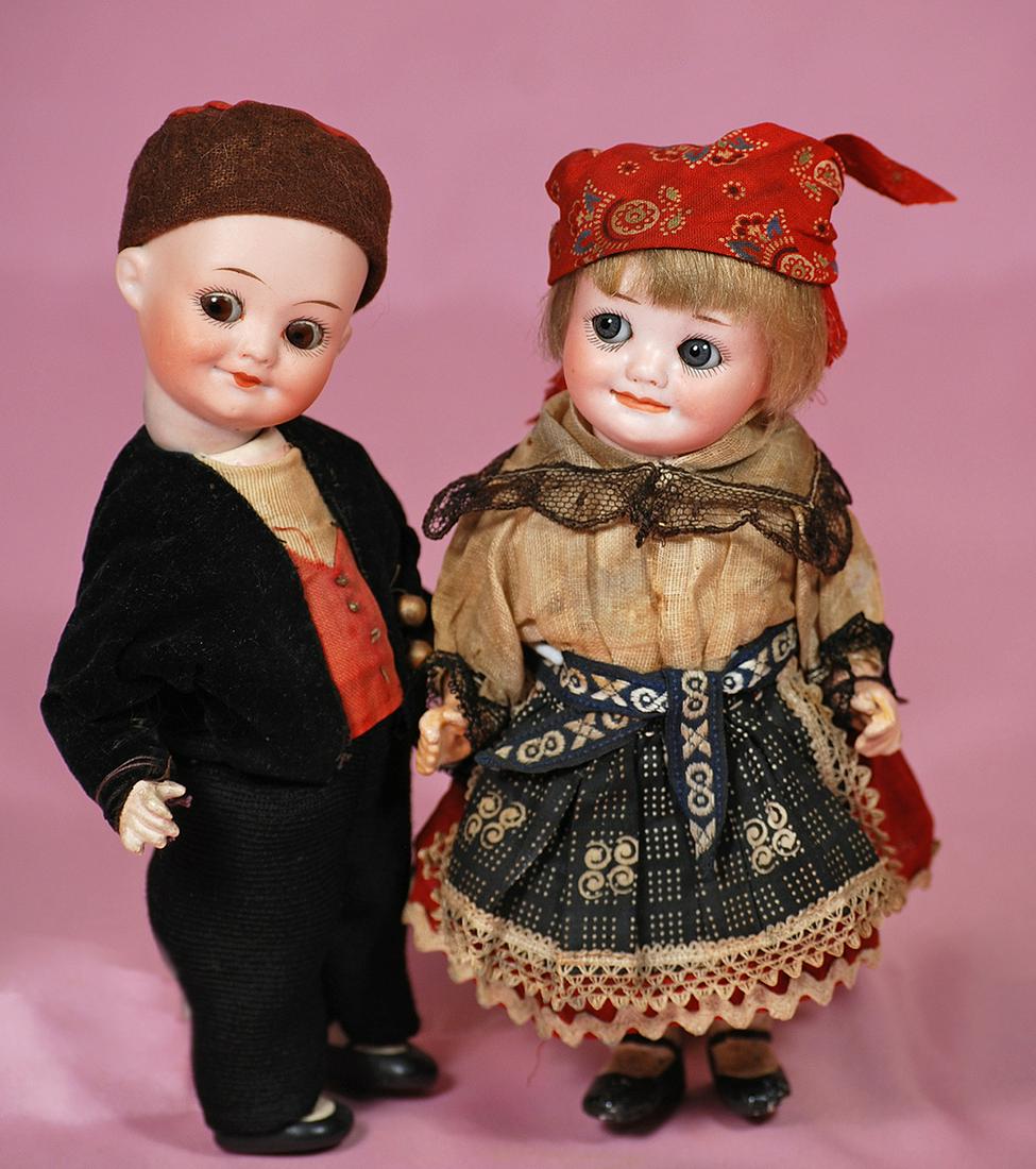 GERMAN BISQUE GOOGLY, 323, BY MARSEILLE. (1 of 2)