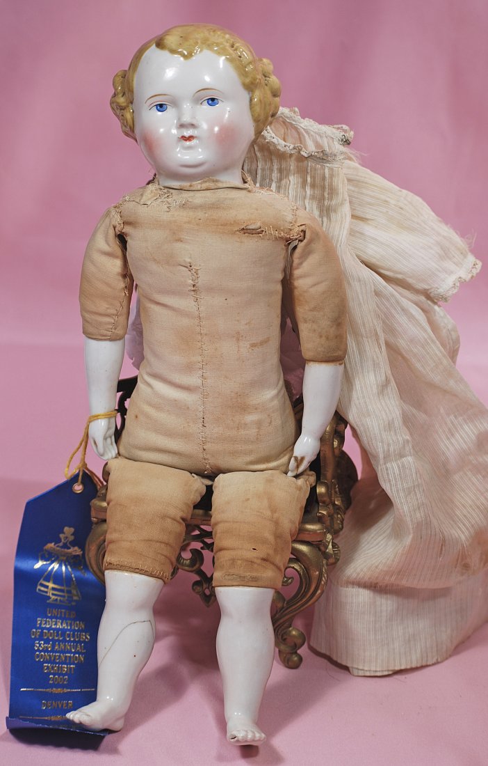RARE SWIVEL-NECK CHINA DOLL WITH BARE FEET. (1 of 2)