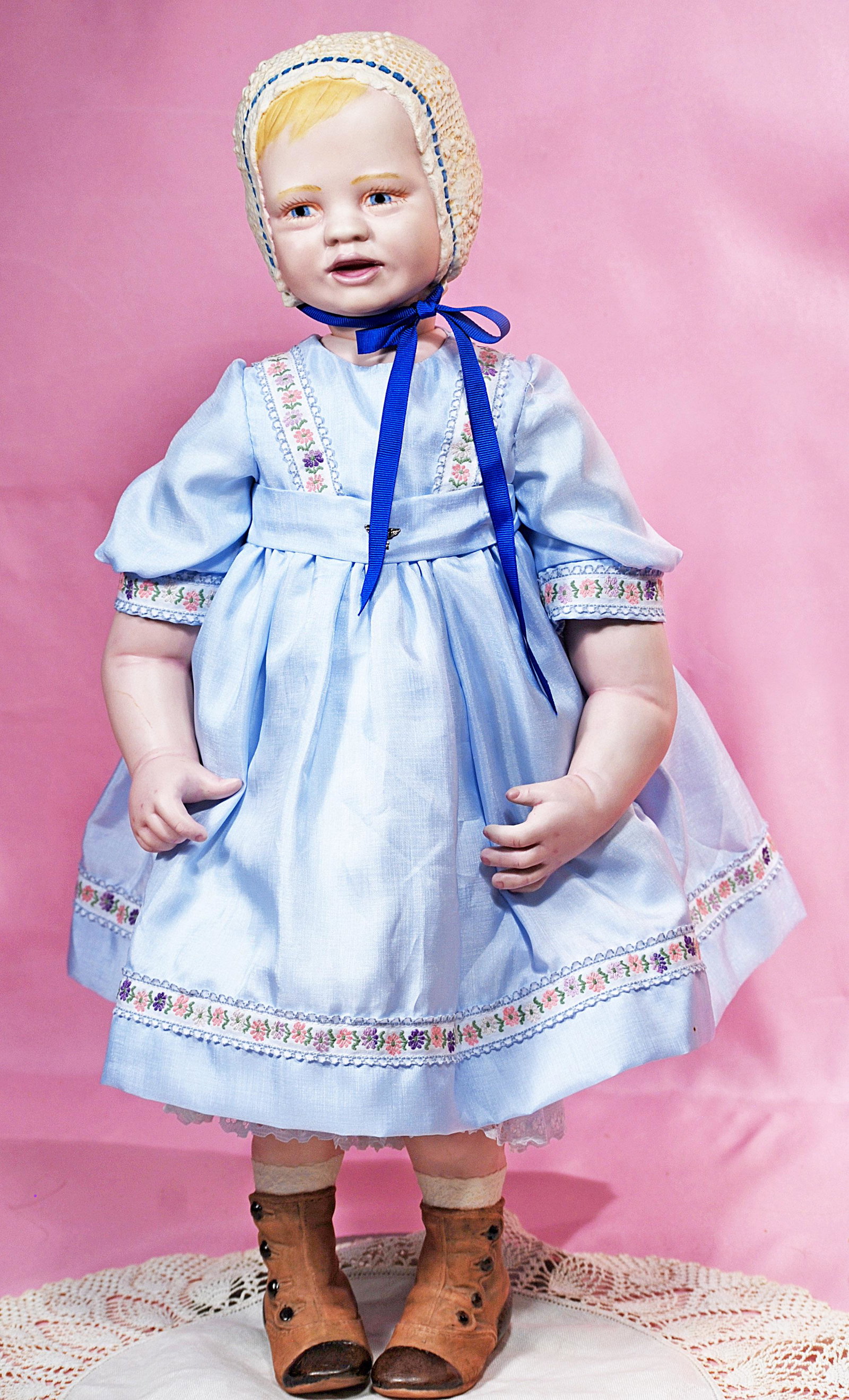 ARTIST BISQUE DOLL WITH SCULPTED LACE BONNET BY GWEN (1 of 1)