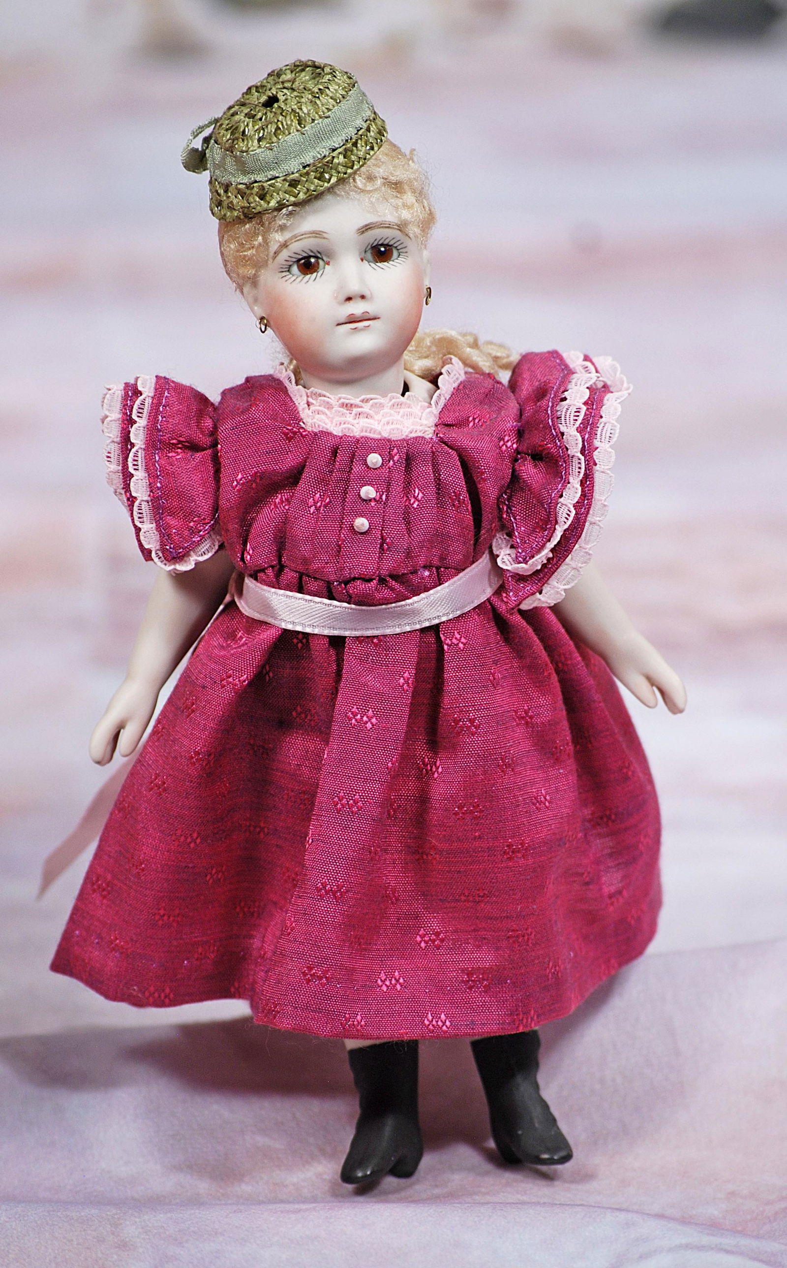 BISQUE MIGNONETTE BY CATHY HANSEN FOR UFDC CONVENTION (1 of 1)