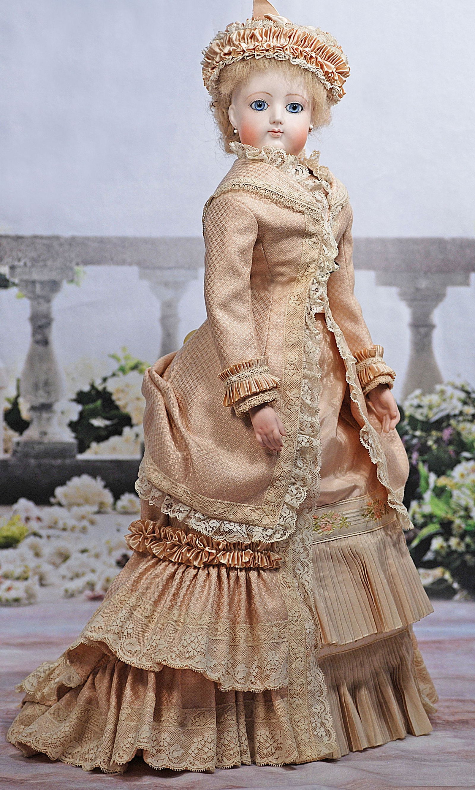 NADDA ARTIST BARBARA CIMINO FRENCH FASHION DOLL (1 of 2)