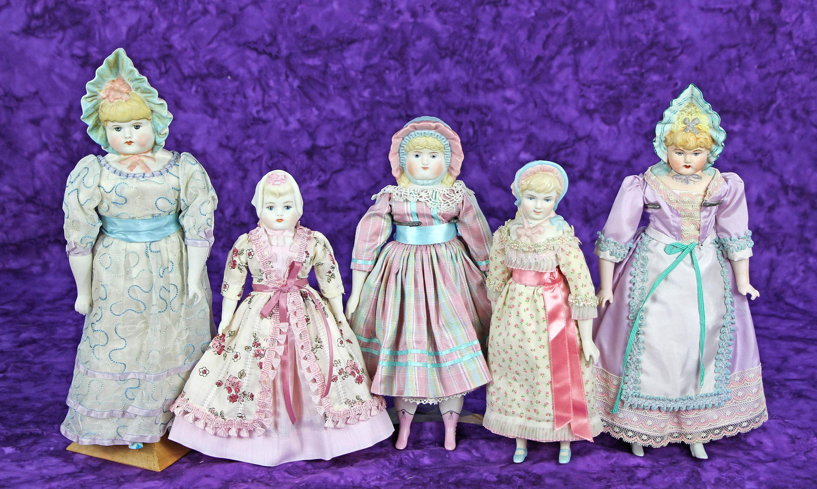 FIVE RERODUCTION BISQUE  BONNET DOLLS BY ARTISTS (1 of 1)