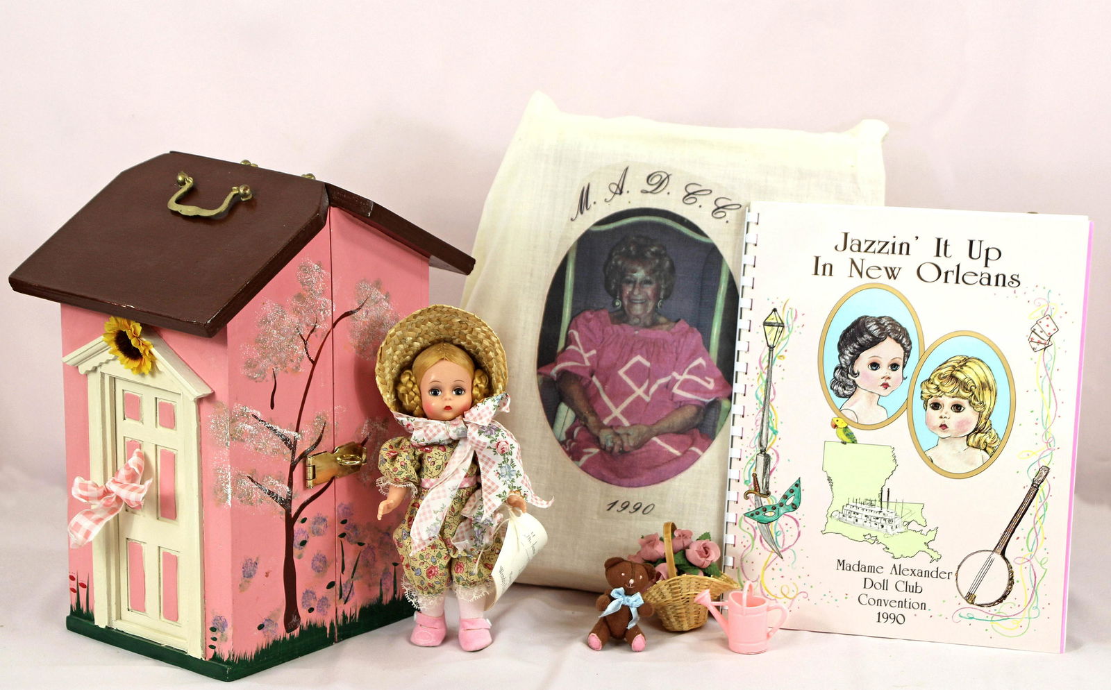 ALEXANDER "WENDY'S DOLLHOUSE TRUNK SET" (1 of 2)