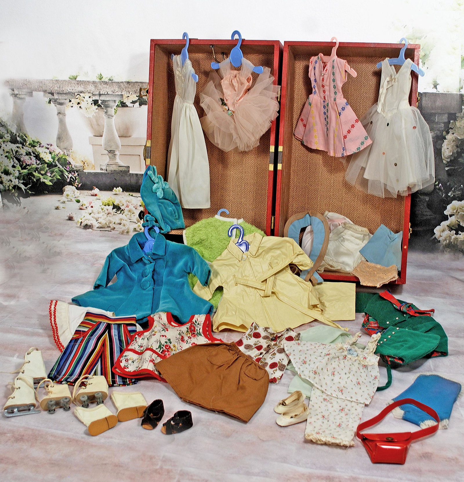 TRUNK WITH TAGGED MARY HOYER DOLL CLOTHING AND (1 of 1)