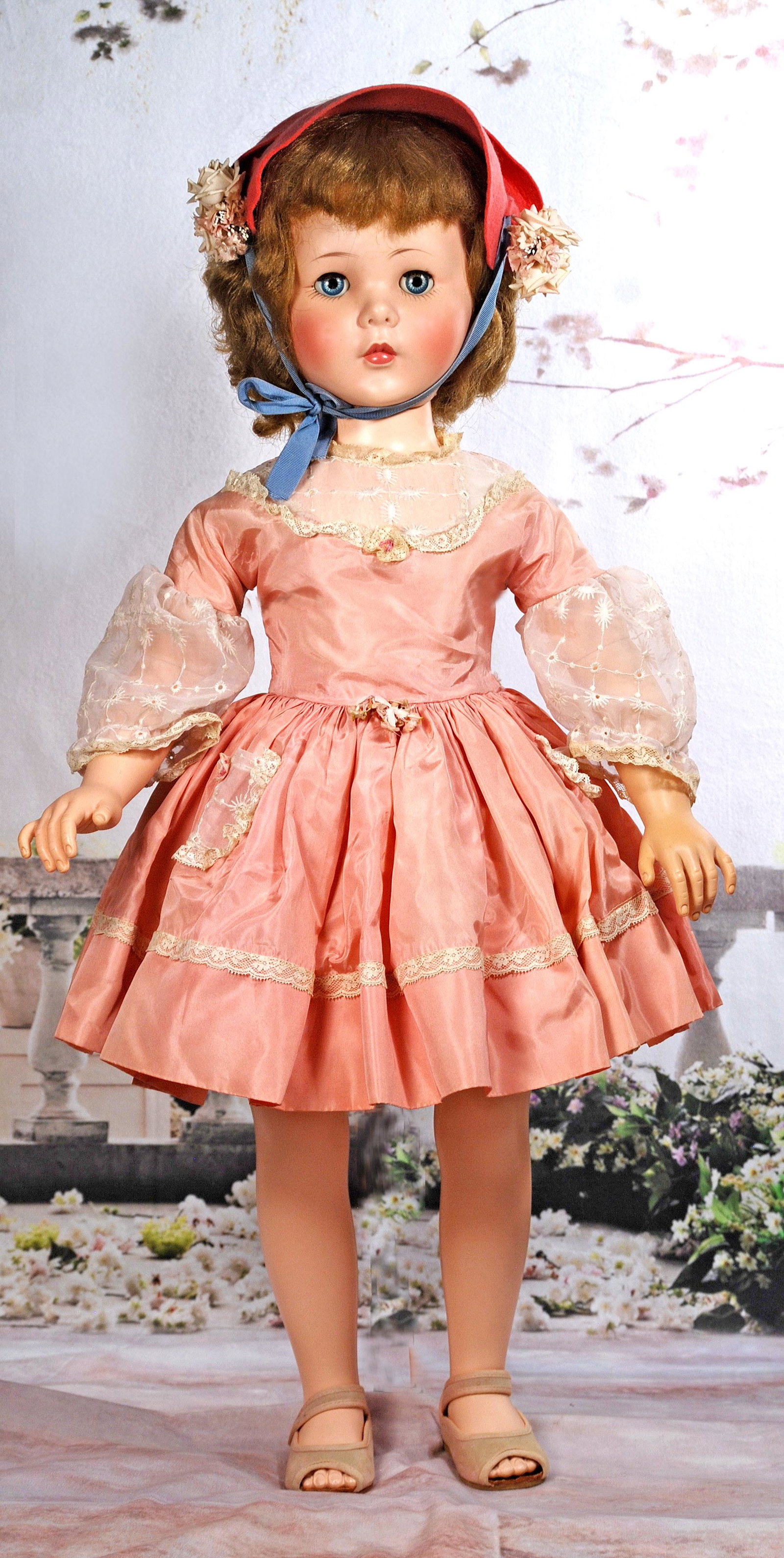 LARGE SWEET SUE WALKER BY AMERICAN CHARACTER (1 of 1)