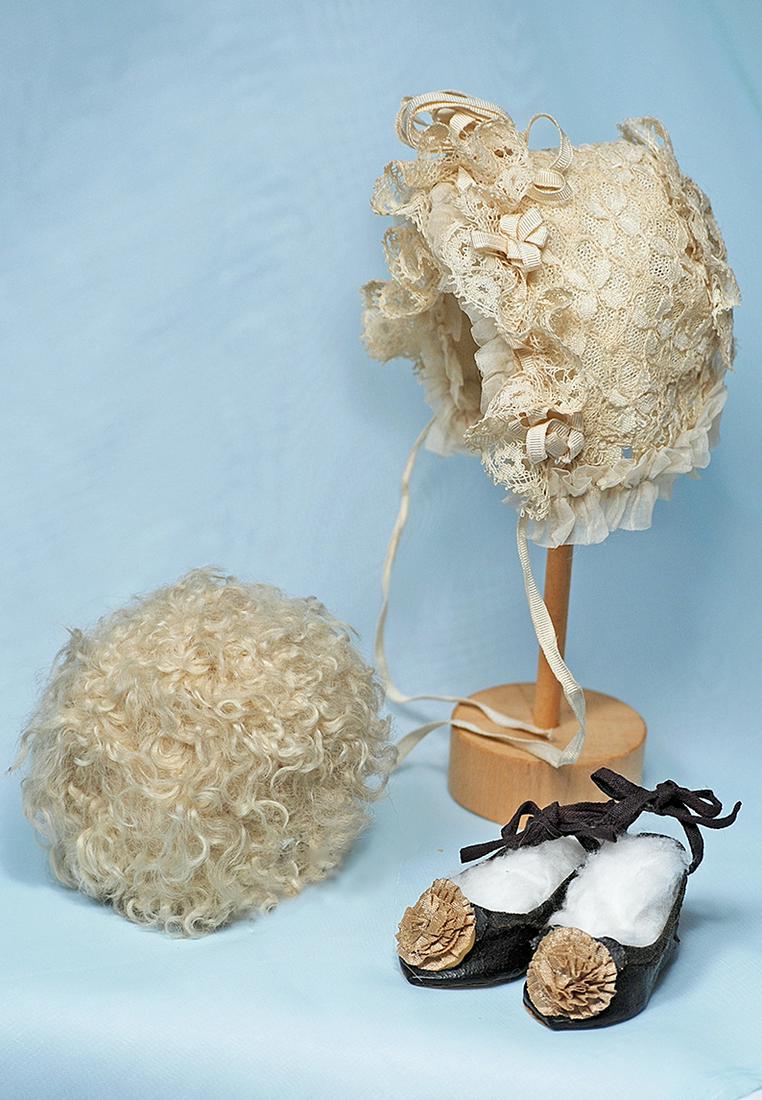 ANTIQUE DOLL BONNET (1 of 2)