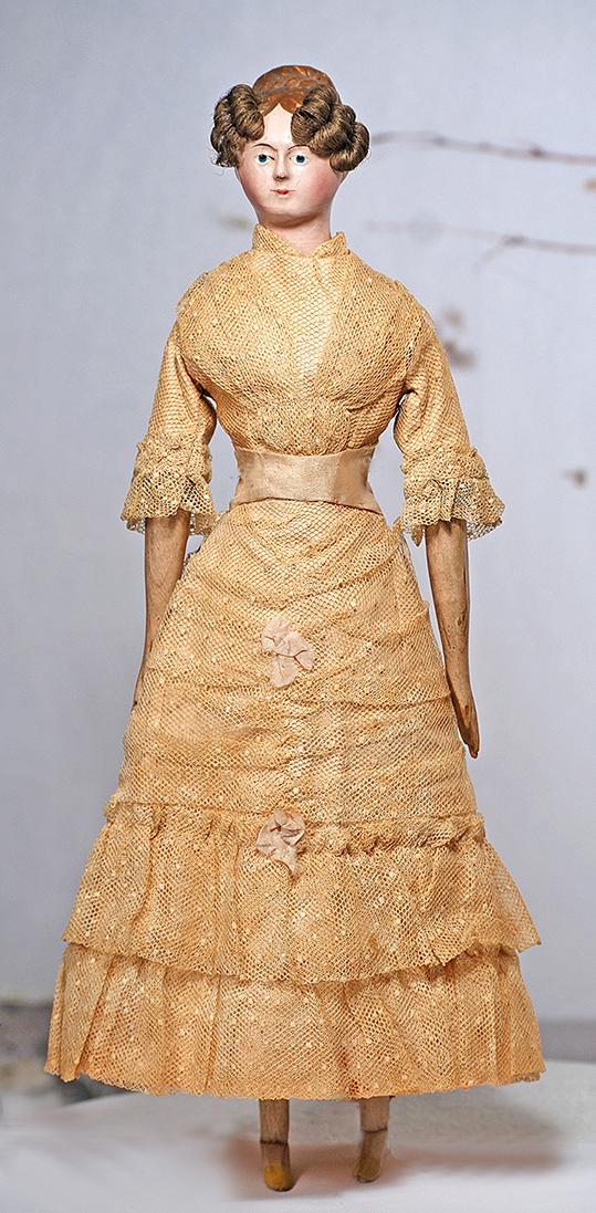 GERMAN PAPER MACHE LADY WITH RARE COIFFURE AND FINE (1 of 4)