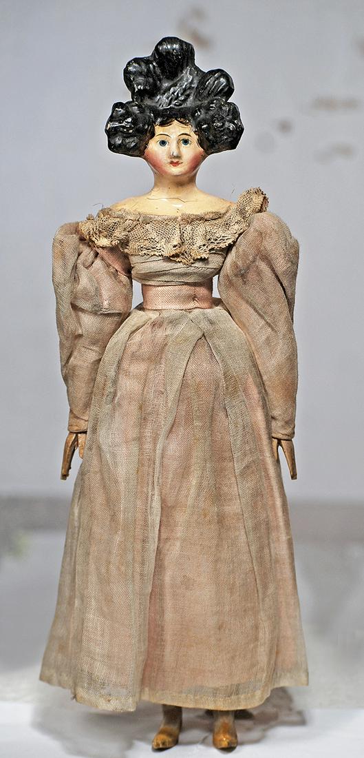 GERMAN PAPER MACHE LADY WITH INCREDIBLE APOLLO KNOT (1 of 2)