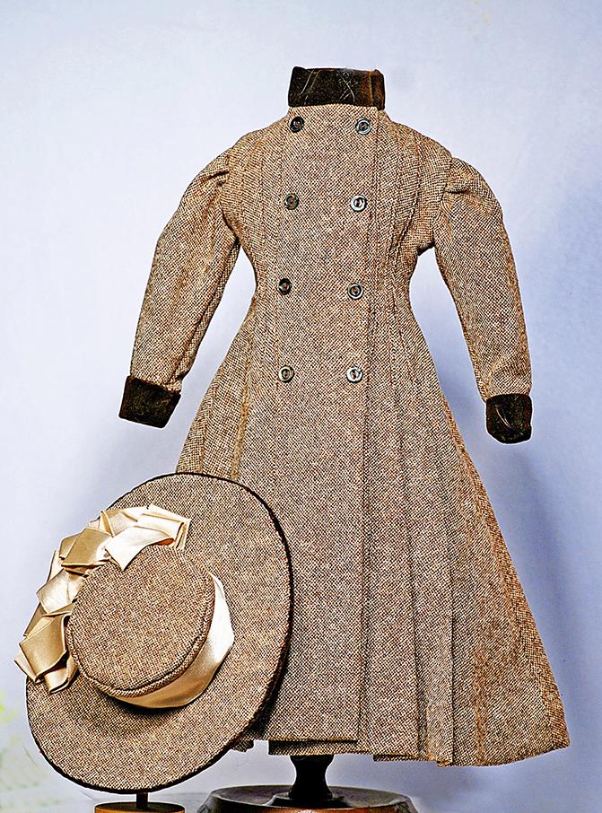 BROWN WOOL DRESS FOR FASHION OR LADY DOLL (1 of 1)