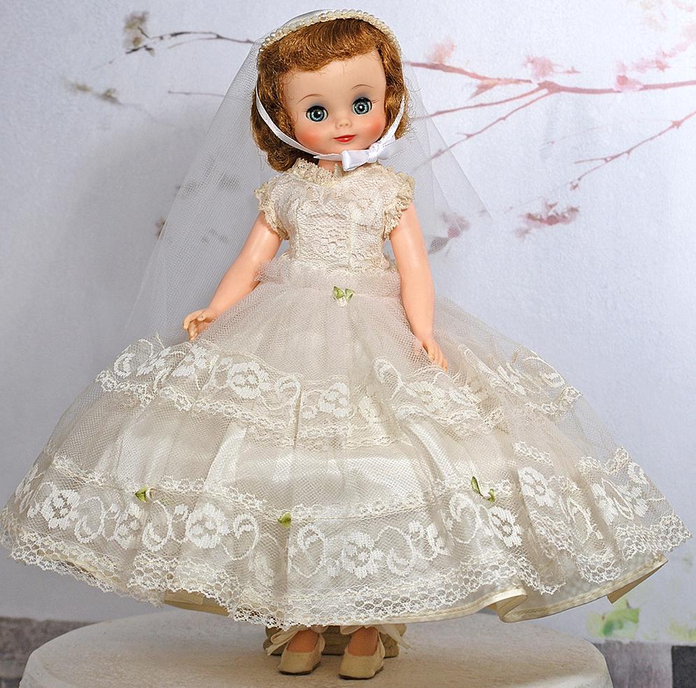 BETSY MC CALL BRIDE DOLL (1 of 1)