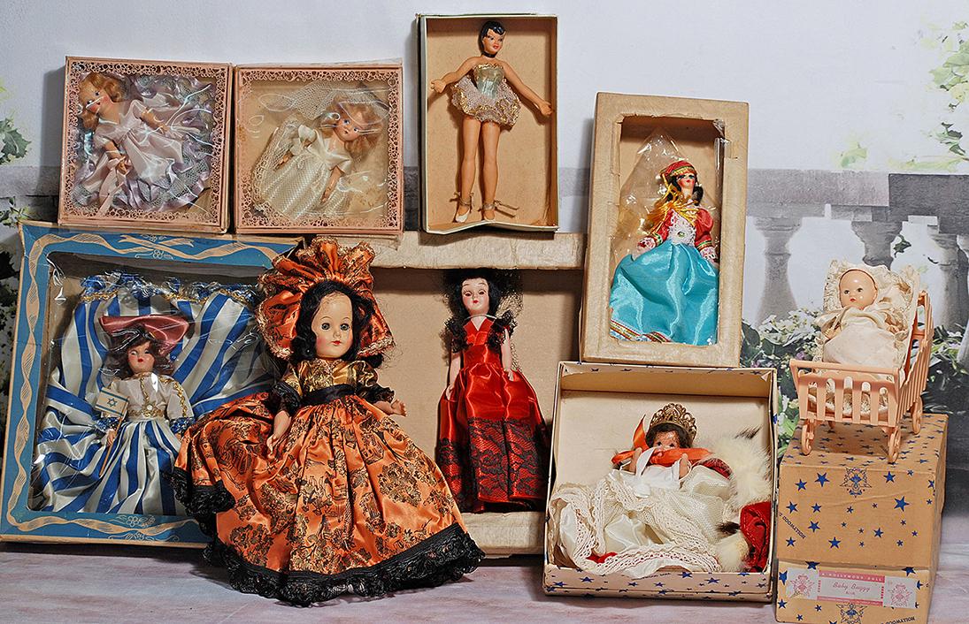 GROUP OF 1950’s DOLLS BY NORMA, DUCHESS, HOLLYWOOD AND: GROUP OF 1950’s DOLLS BY NORMA, DUCHESS, HOLLYWOOD AND SIMILAR. Plastic dolls with eight in original box and one without box; plus two dolls (not pictured) which are unstrung.