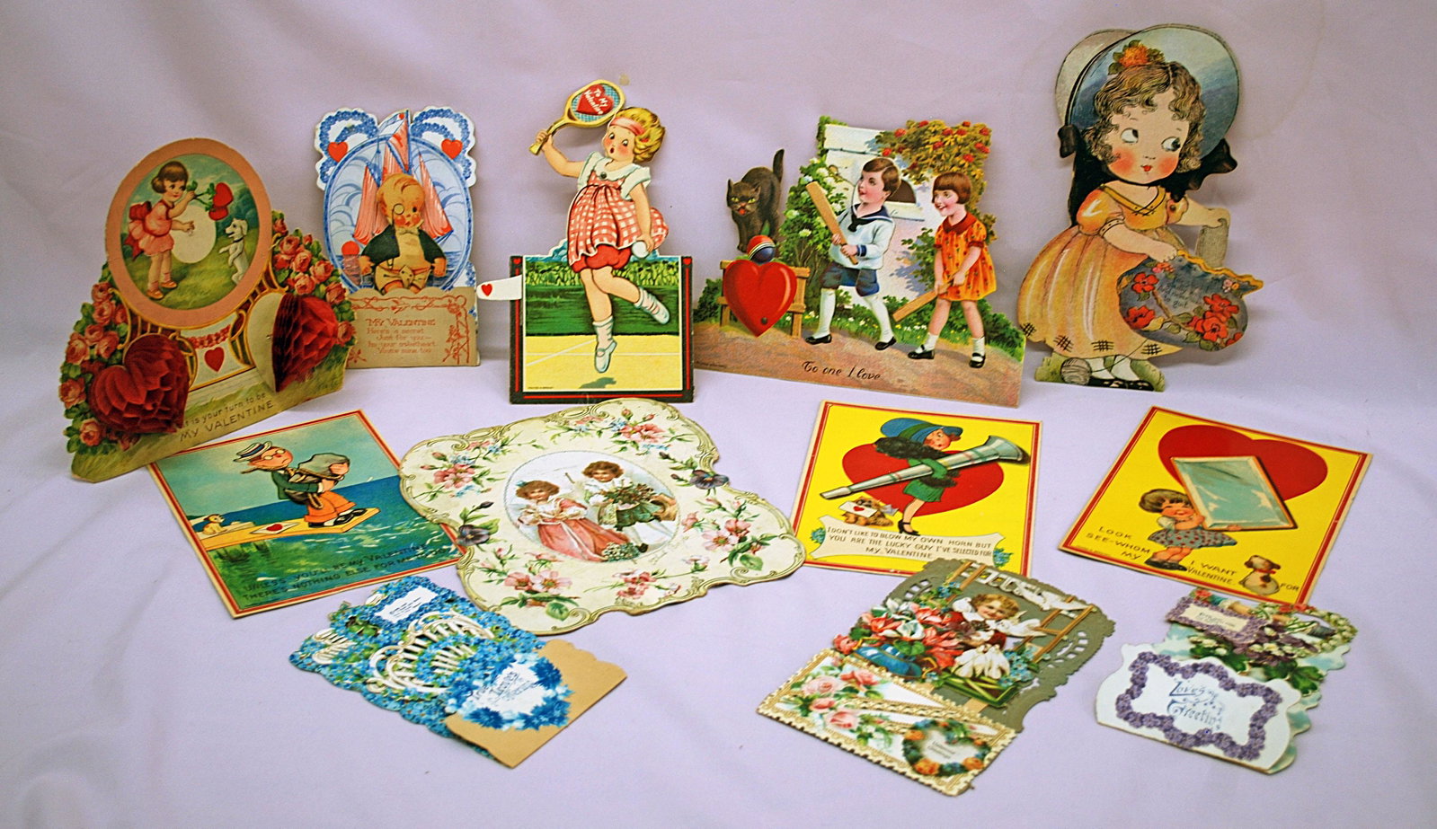 COLLECTION OF ANTIQUE GERMAN VALENTINE CARDS: COLLECTION OF ANTIQUE GERMAN VALENTINE CARDS. Assorted cards as illustrated, one with moving eyes, four with hinged movement. Good/excellent condition.