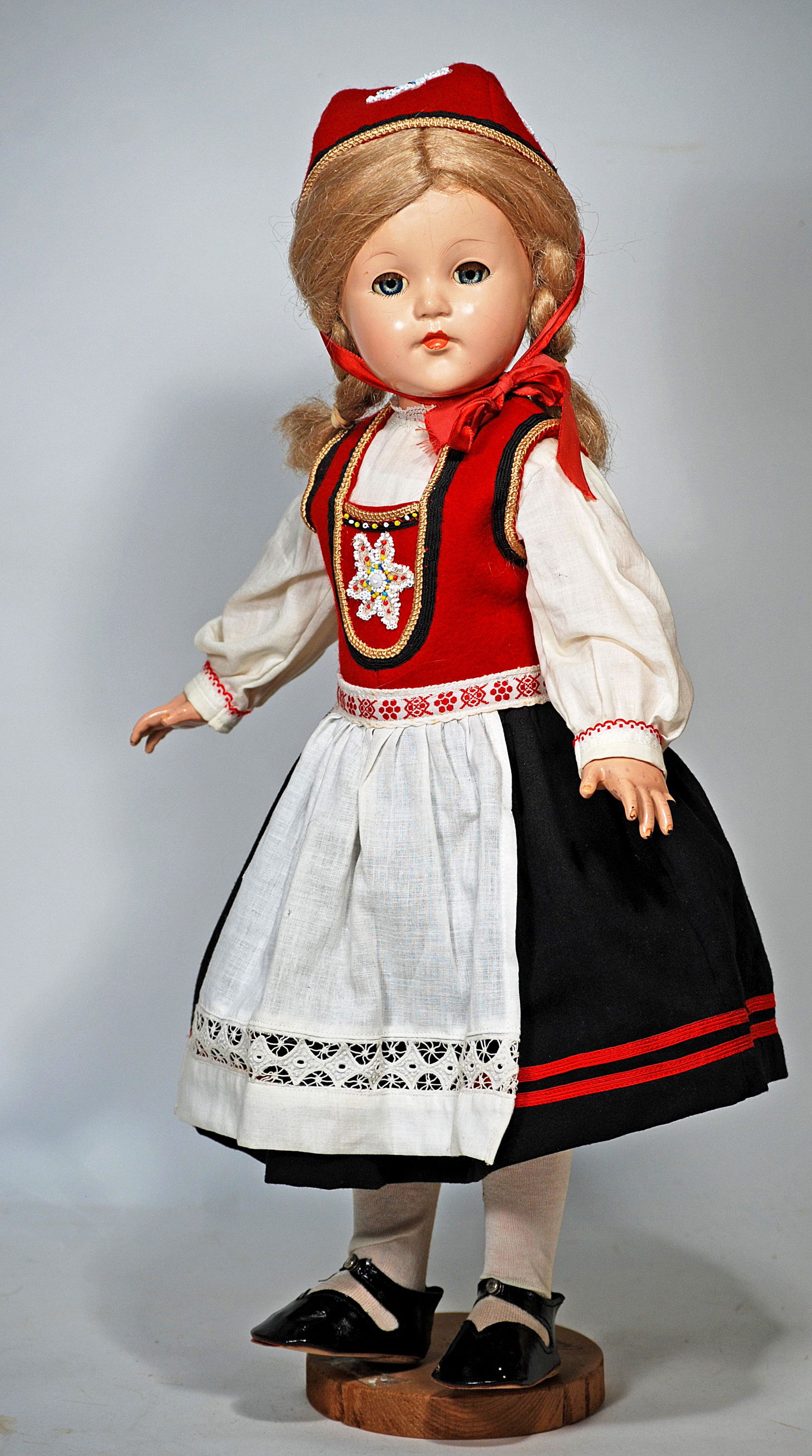 COMPOSITION EFFANBEE ANNE SHIRLEY IN PROVINCIAL COSTUME (1 of 1)