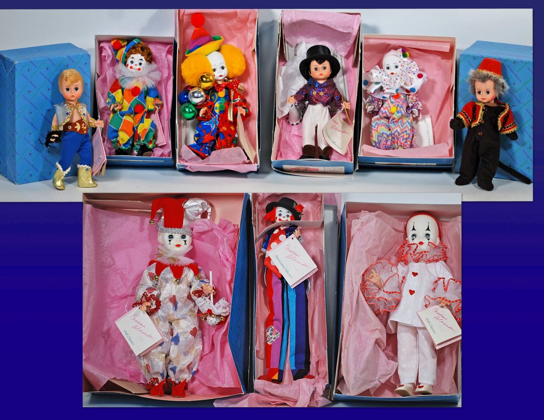 NINE ALEXANDER DOLLS WITH CIRCUS THEME (1 of 3)