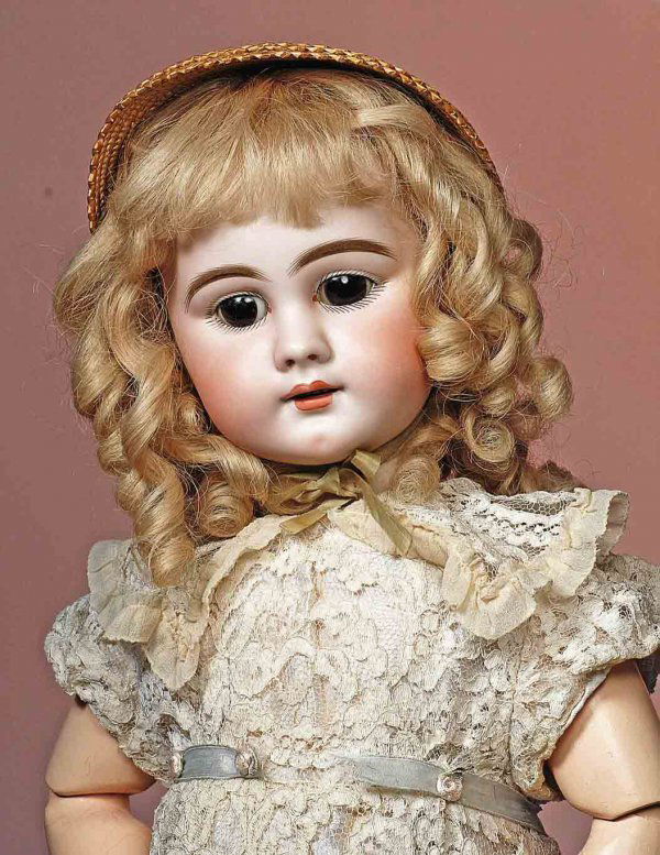 SIMON & HALBIG MOLD 749 GERMAN BISQUE DOLL. Marks: SIMON & HALBIG MOLD 749 GERMAN BISQUE DOLL. Marks: 749 Dep 11. 25". Bisque socket head, stationary brown glass eyes, painted lashes, brushstroked and feathered brows, pierced ears, open mouth, shaded