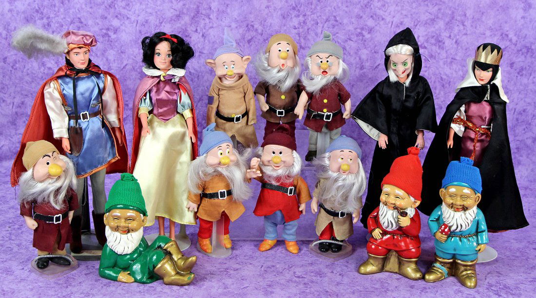 VINTAGE SNOW WHITE SET AND MORE (1 of 1)