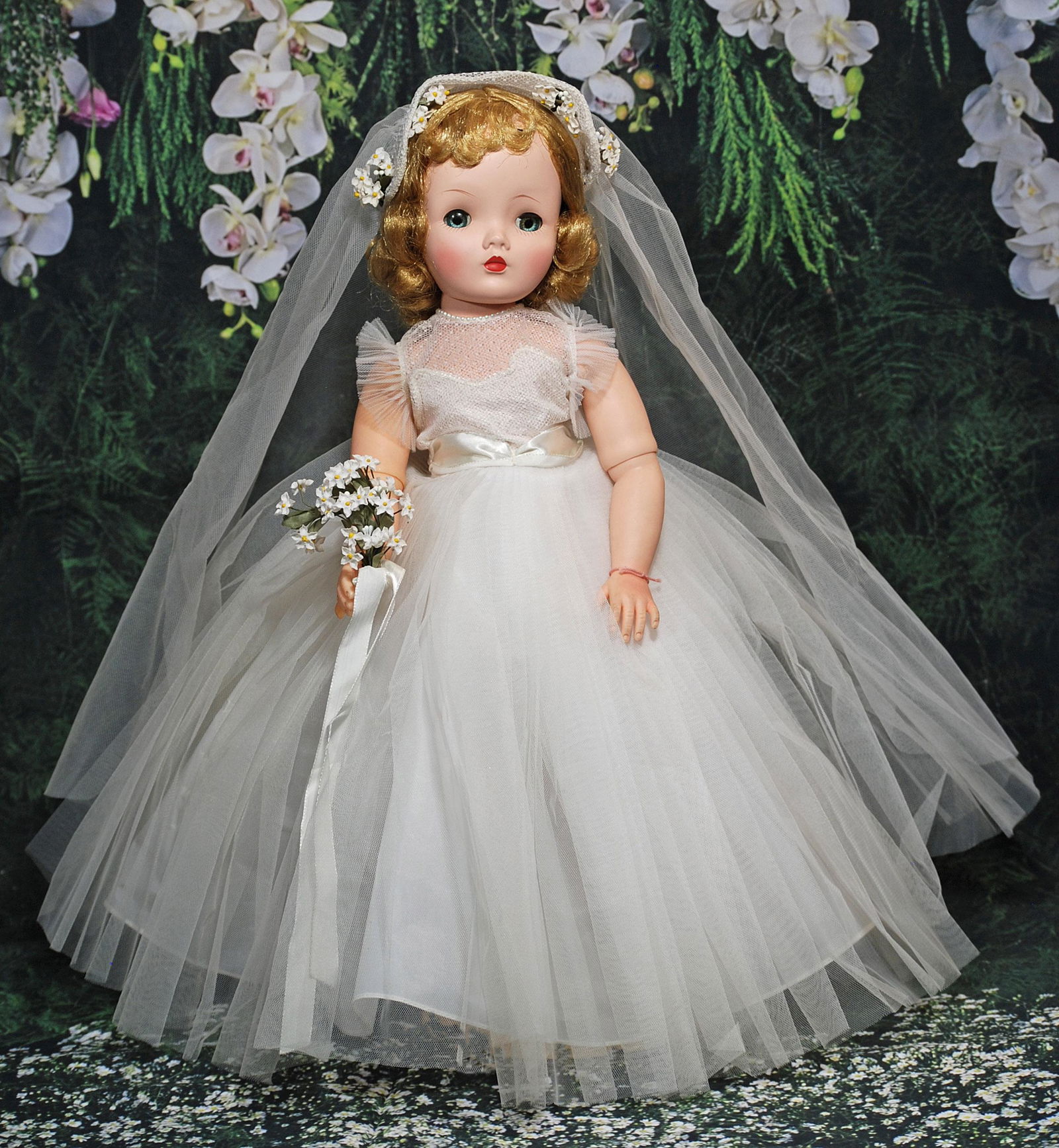 ALEXANDER 1956 BINNIE AS WENDY BRIDE WITH MEDICI CAP (1 of 1)