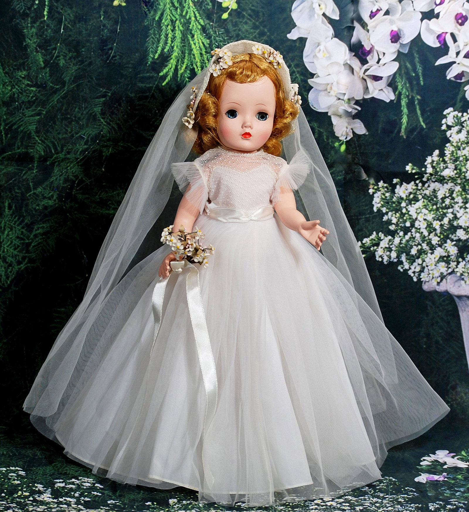 ALEXANDER 1956 BINNIE FACE WENDY BRIDE WITH MEDICI CAP (1 of 1)