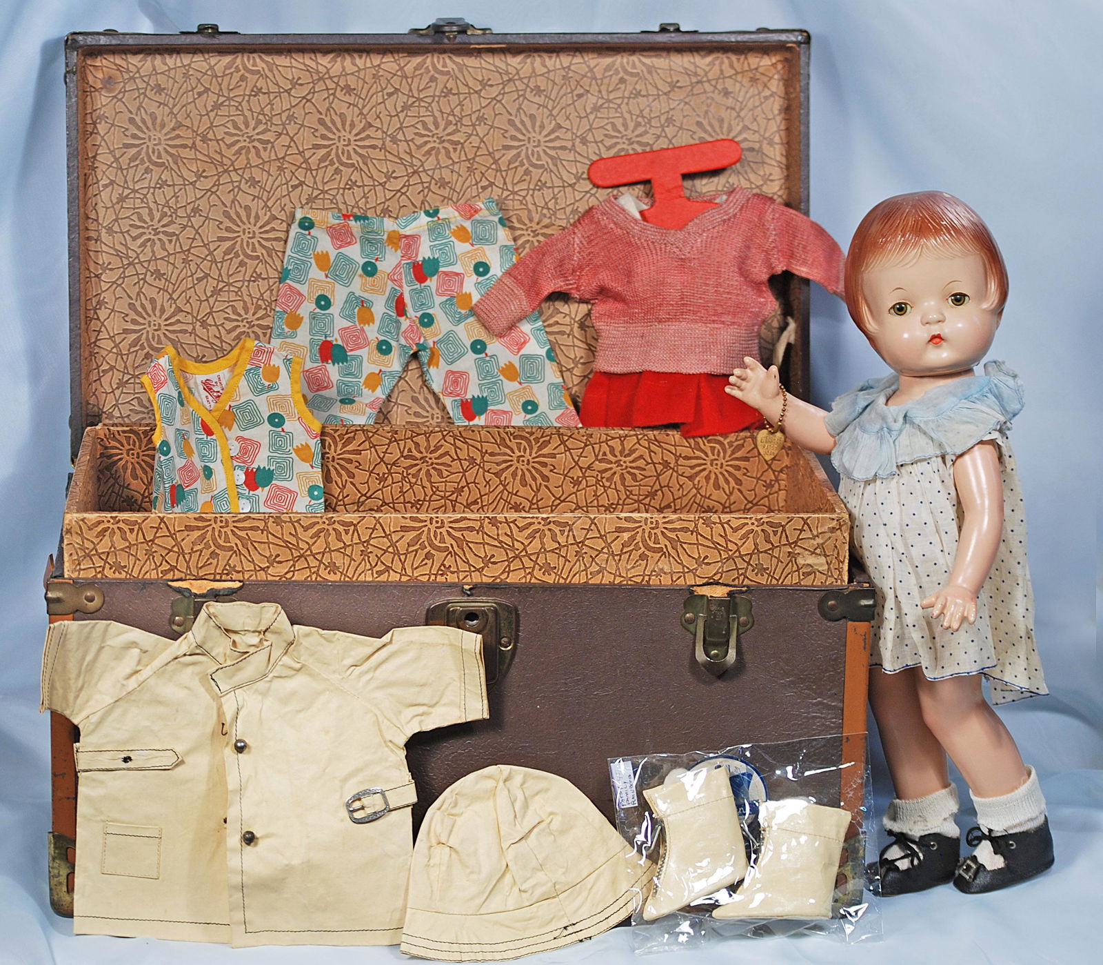 EFFANBEE COMPOSITION PATSY JOAN WITH TRUNK AND CLOTHING (1 of 2)