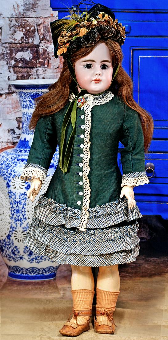 46.  GORGEOUS SIMON & HALBIG, 949, CLOSED MOUTH DOLL. (1 of 2)