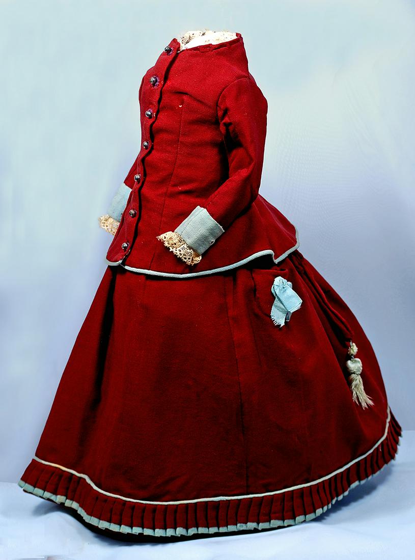 136.  FINE ANTIQUE MAROON FASHION GOWN.  Two piece gown (1 of 1)