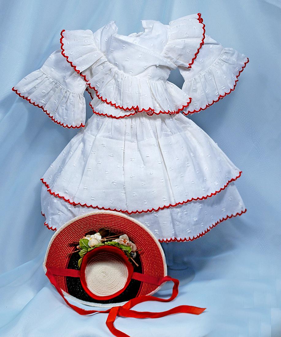 184.  WHITE TEXTURED MODE ENFANTINE GOWN AND BONNET. (1 of 1)