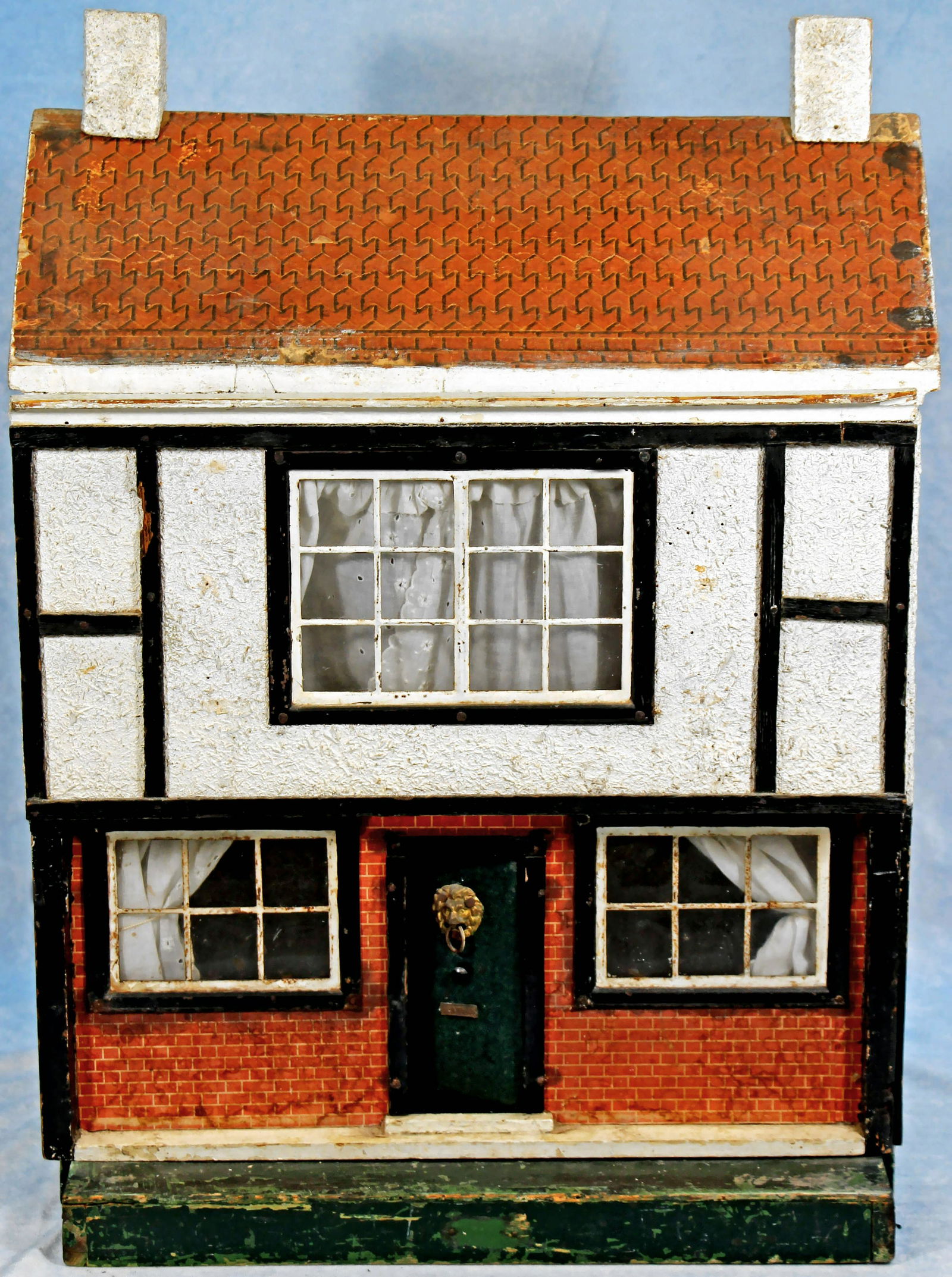 ENGLISH TUDOR STYLE DOLL HOUSE. (1 of 2)
