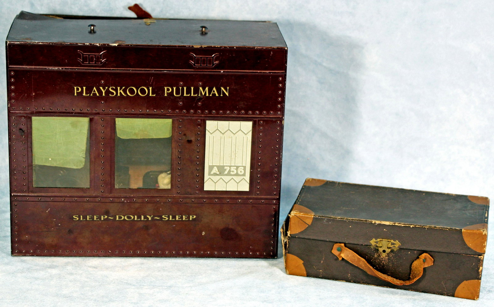 PLAYSKOOL PULLMAN TRAIN HOUSE AND SMALL TRUNK (1 of 2)