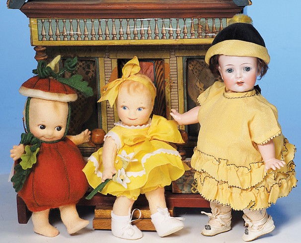 R. JOHN WRIGHT "SUNSHINE SCOOTLES": 7". All-felt, swivel neck, jointed shoulders and hips, painted features and hair, wears crisp yellow organdy dress and panty, white felt rick-rack trim, carries felt daisies, has yellow hair ribbon, w