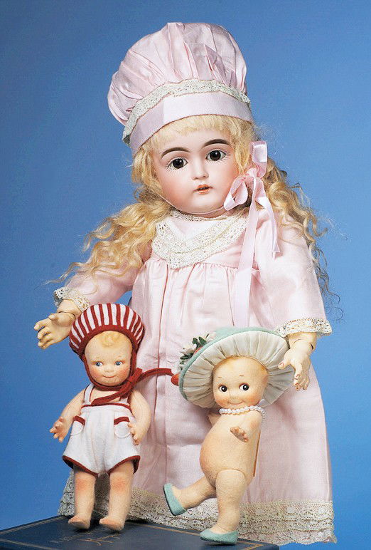 R. JOHN WRIGHT "GREEN BONNET KEWPIE": 6". All-felt with swivel neck, jointed arms and legs, hand-painted Kewpie features, blue felt wings, wears a removable green felt and silk bonnet with applied flowers, pearl necklace, green felt shoes