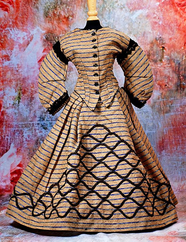 FINE EARLY ANTIQUE GOWN FOR LADY DOLL (1 of 1)